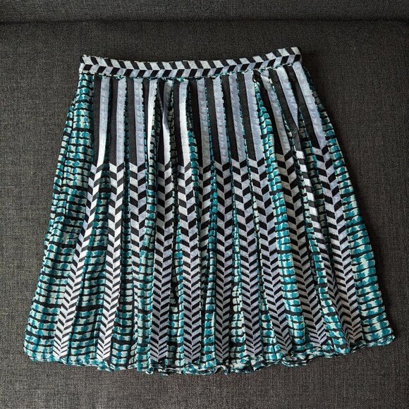 Parker Geometric Emboidered Pleated Skirt - Green Black and White - Picture 2 of 9